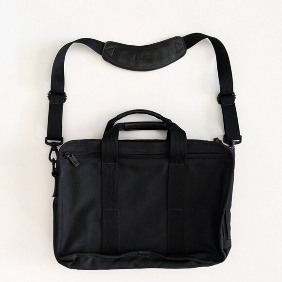 TUMI Slim Portfolio laptop travel bag - Picture 2 of 9